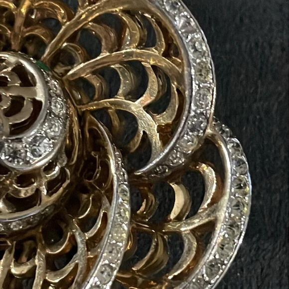 Vintage goldtone rose with rhinestone crystals brooch - Picture 3 of 5